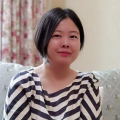 施依
